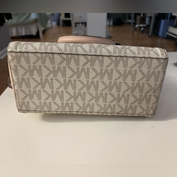 Barely Used Michael Kors Purse - Picture 4 of 4